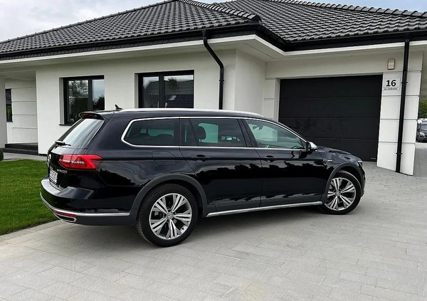 Volkswagen Passat cena 87900 przebieg: 189000, rok produkcji 2018 z Krynica-Zdrój małe 379